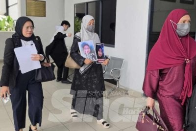 Noraidah ketika hadir di Mahkamah Koroner Kota Kinabalu bagi prosiding inkues kematian anaknya, Zara Qairina.