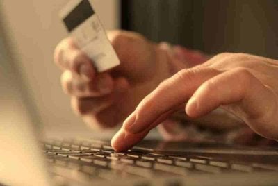 Mangsa terpedaya selepas suspek menawarkan skim pelaburan saham bermula RM10,000 yang menjanjikan pulangan sebanyak 10 peratus. Gambar hiasan 