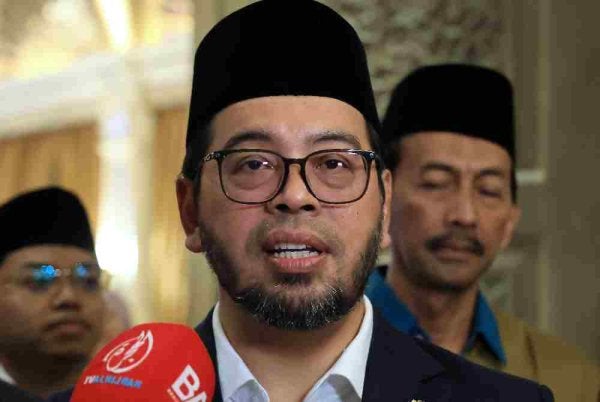 Zulkifli bercakap kepada pemberita selepas hadir ke Majlis Ilmu MADANI di Kompleks Seri Perdana, pada Isnin. Foto Bernama 