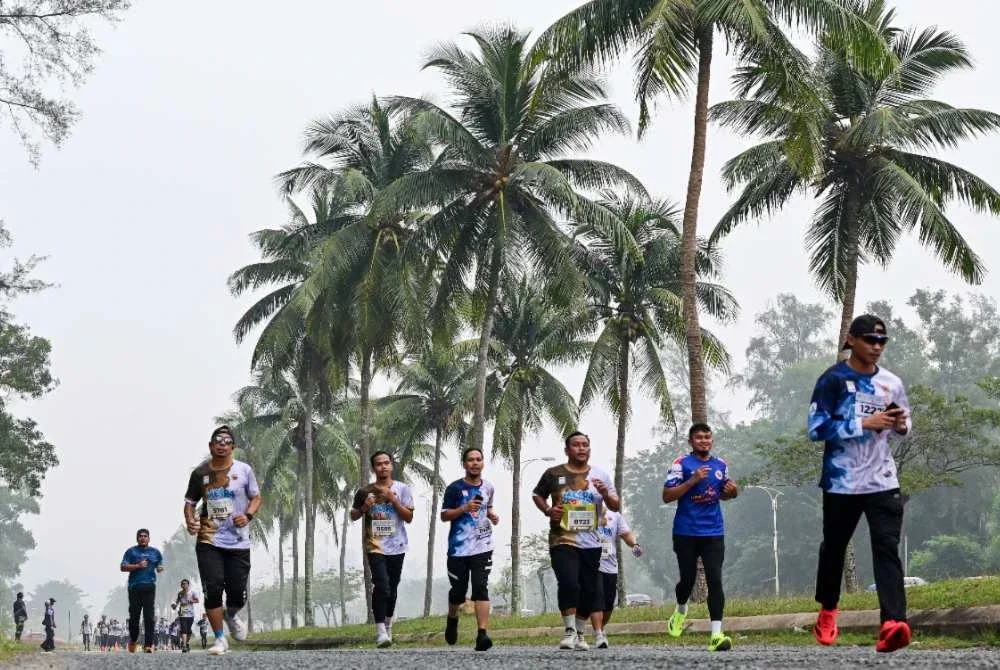 Sebahagian peserta menyertai acara larian pada program Mesra Run 2.0 sempena sambutan HSN 2026 peringkat Terengganu di Mesra Mall, Kemasik. Foto: Bernama 