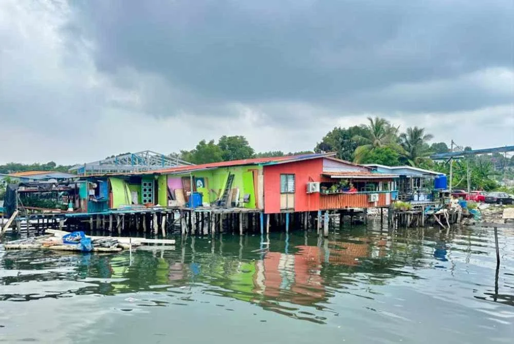 Kampung Patau-Patau Dua warisan kampung air Labuan.