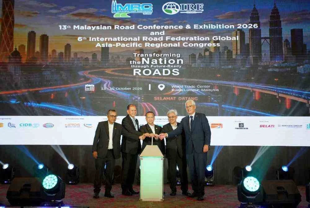 Nanta (tengah) merasmikan 13th Malaysian Road Conference & Exhibition 2026 And 16th International Road Federation Global Asia-Pacific Regional Congress di WTCKL pada Selasa.Foto Sinar Harian/ROSLI TALIB