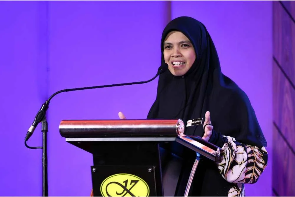 Timbalan Menteri di Jabatan Perdana Menteri (Hal Ehwal Agama), Marhamah Rosli berucap pada Majlis Perasmian Penutup Konvensyen AI dan Kehakiman Islam Kebangsaan 2026 di sebuah hotel hari ini. Foto Bernama