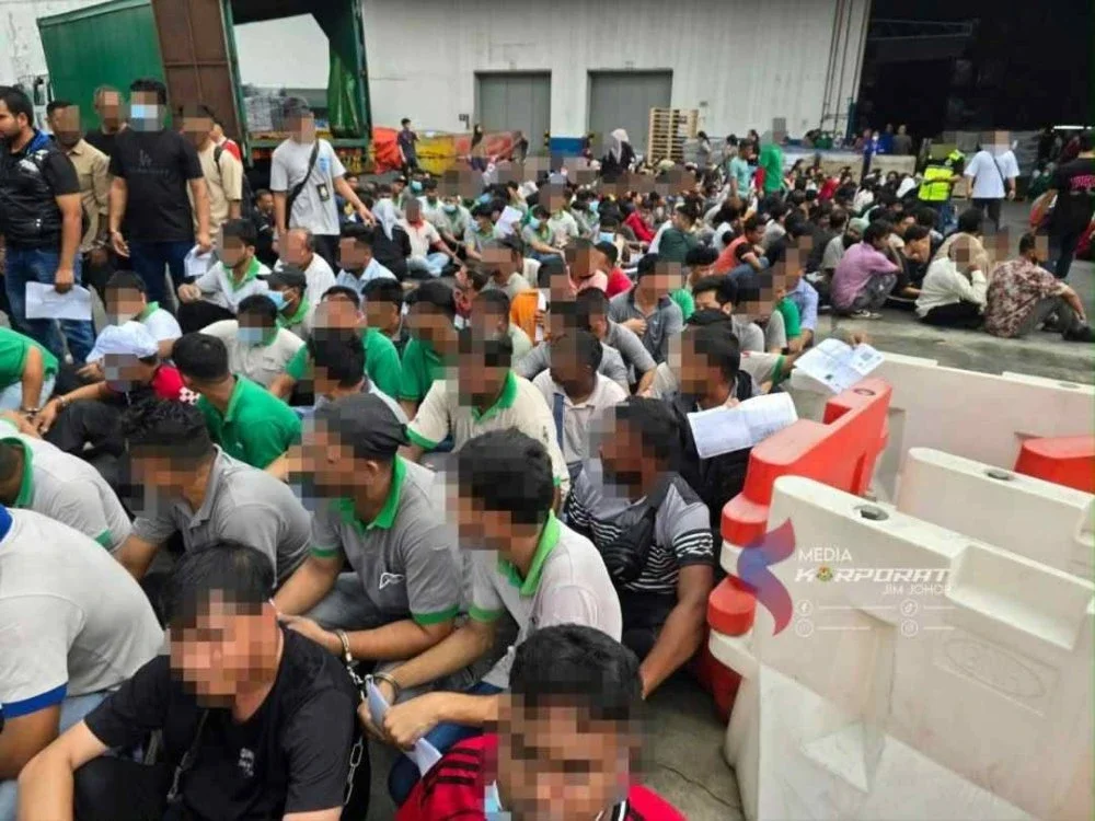JIM Johor bersama AKPS menahan 492 warga asing yang disyaki melakukan pelbagai kesalahan imigresen dalam operasi di Tebrau.