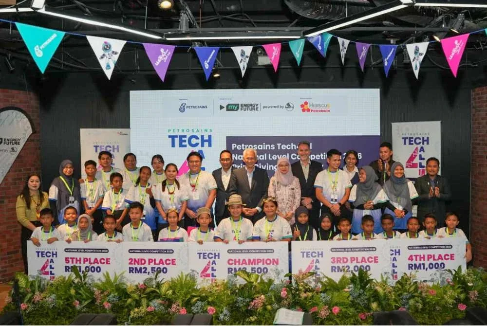 Peserta dari sekolah berbeza yang memenangi Pertandingan Peringkat Kebangsaan Petrosains Tech4All 2026.