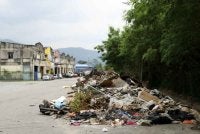 Mahu kawasan perumahan bersih, taman indah dan sungai kekal jernih, tetapi sampah selepas makan pun masih ada yang tidak sanggup dibuang ke dalam tong sampah. - Gambar hiasan