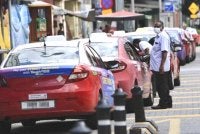 Usaha memperkukuh industri teksi perlu melangkaui pemberian bantuan kewangan semata-mata. Foto hiasan