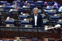 Mohamad ketika Sesi Pertanyaan-pertanyaan Menteri sempena Mesyuarat Ketiga, Penggal Kelima, Parlimen ke-15 di Bangunan Parlimen pada Selasa. Foto Bernama 