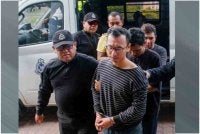 Empat rakan didakwa di Mahkamah Majistret Bandar Baru Bangi pada Selasa atas pertuduhan membunuh dan bersubahat dalam pembunuhan seorang penjual durian yang mayatnya ditemukan ditanam di Semenyih, Selangor, bulan lepas.