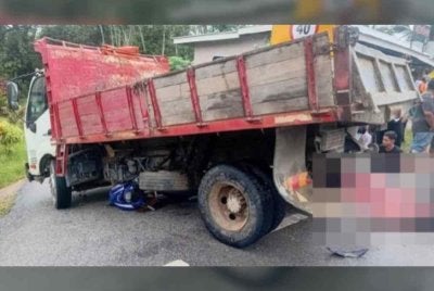 Seorang pelajar sekolah maut manakala rakannya cedera selepas motosikal dinaiki mereka terbabit dalam kemalangan dengan sebuah lori di Jalan Kampung Kerawai. 
