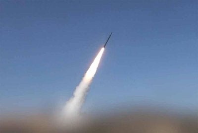 Gabungan diketuai Arab Saudi di Yaman memaklumkan pada petang Isnin bahawa pihaknya berjaya memintas dan memusnahkan peluru berpandu balistik yang dilancarkan kumpulan Houthi ke arah Riyadh. - Gambar hiasan 