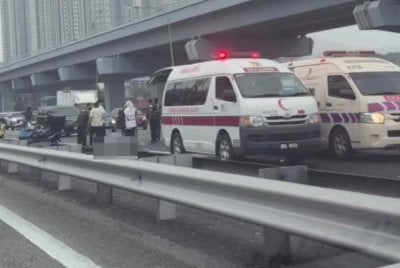 Tangkap layar rakaman video tular memaparkan keadaan di lokasi kejadian kemalangan pada Isnin.