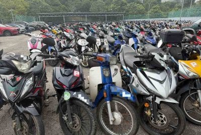 Motosikal Yamaha Y15 serendah RM1,400 antara 109 kenderaan yang bakal dilelong Jabatan Pengangkutan Jalan (JPJ) Melaka menerusi sistem lelongan dalam talian menerusi aplikasi JPJvBID.