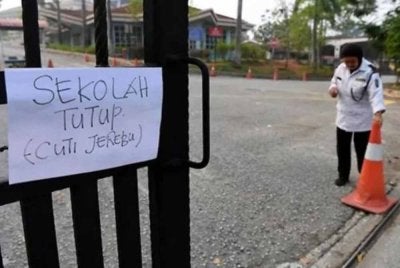 Guru dan anggota kumpulan pelaksana juga dibenarkan bekerja dari rumah (BDR) sepanjang tempoh berkenaan.