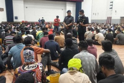 Kesemua warga asing yang ditahan dibawa menggunakan 12 bas sewa dan dua lori dari Kulim ke Dewan Kementerian Dalam Negeri (KDN) di Anak Bukit, Alor Setar bagi menjalani proses tapisan serta pemeriksaan dokumen pengenalan diri.