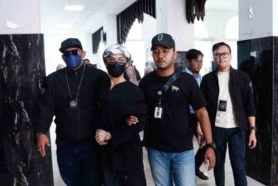 JAIS mengesahkan seorang lelaki beragama Islam disyaki bertindak melakukan ritual agama lain dan ibunya ditangkap di Kuala Lumpur tengah hari Selasa bagi membantu siasatan kes yang tular baru-baru ini.
