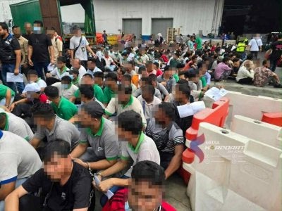JIM Johor bersama AKPS menahan 492 warga asing yang disyaki melakukan pelbagai kesalahan imigresen dalam operasi di Tebrau.