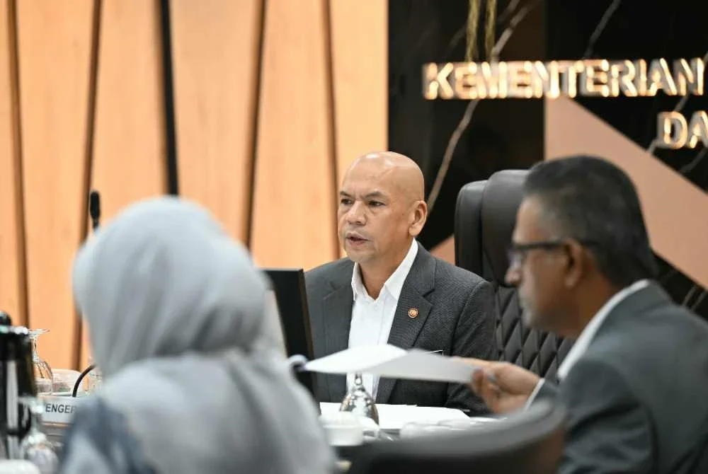 Armizan mempengerusikan Mesyuarat Jawatankuasa Pemandu bagi Penggubalan RUU e-Dagang, di Putrajaya pada Rabu.