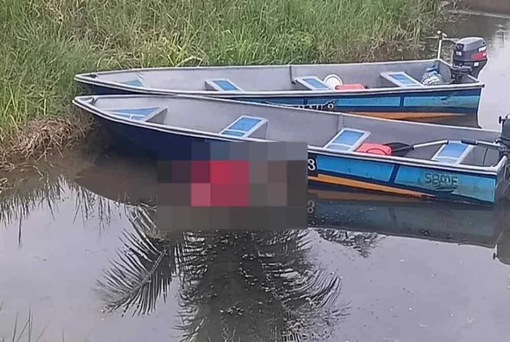 Seorang lelaki ditemukan mati dalam keadaan terapung berhampiran tebing Tasik Raban dekat pengkalan ikan di Kuak di sini.