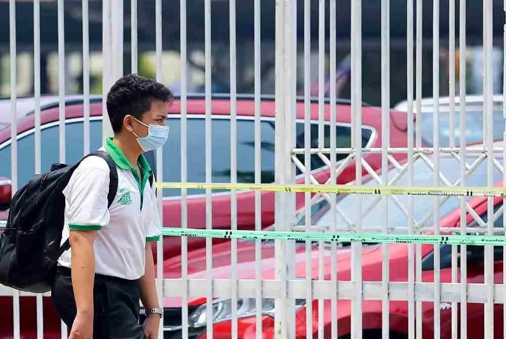 Sesi persekolahan di Perak diteruskan seperti biasa pada Khamis susulan bacaan Indeks Pencemar Udara (IPU) di semua stesen pemantauan negeri itu berada di bawah paras 150. Gambar hiasan