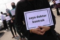 Sejak sistem kontrak diperkenalkan pada 2016, ketidakpastian pekerjaan dan peluang kemajuan kerjaya menjadi antara kebimbangan doktor muda. 