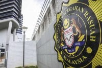 SPRM mengesahkan bekas Pengerusi YBR itu hadir di Ibu Pejabat SPRM di sini bagi menerima notis pengisytiharan harta pada Rabu.