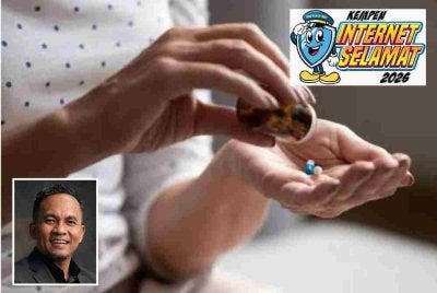 Raja Shamri (gambar kecil) mendedahkan terdapat remaja yang mengambil pil penenang bagi meredakan tekanan emosi selepas menjadi mangsa buli siber.