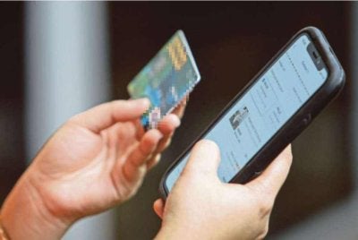 Golongan muda berusia 30 tahun dan ke bawah mencatatkan sejumlah 65.9 juta transaksi skim Beli Sekarang Bayar Kemudian (BNPL) bernilai RM5.4 bilion pada separuh pertama 2026. Gambar hiasan 