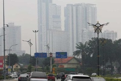Johor kekal sebagai negeri yang paling terjejas dengan lapan kawasan merekodkan bacaan tidak sihat. - Foto Bernama