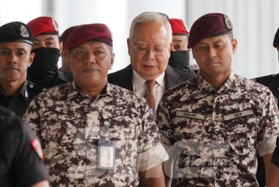 Najib dibawa ke Mahkamah Tinggi Kuala Lumpur pada Rabu. Foto Sinar Harian - ROSLI TALIB