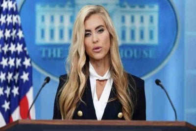 Katie Zacharia seperti tergesa-gesa menamatkan sesi taklimat pertamanya. - Foto Agensi