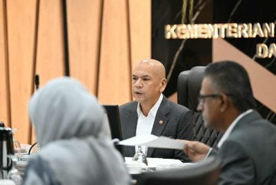 Armizan mempengerusikan Mesyuarat Jawatankuasa Pemandu bagi Penggubalan RUU e-Dagang, di Putrajaya pada Rabu.