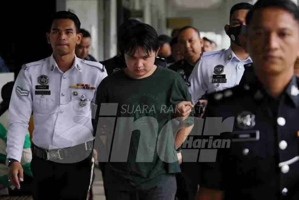Pemandu kereta BYD yang tular dalam kemalangan sehingga menyebabkan kematian kanak-kanak lima tahun, di Jalan Kuching Sabtu lalu dibawa ke Mahkamah Majistret Kuala Lumpur pada Khamis. Foto Sinar Harian- ROSLI TALIB.