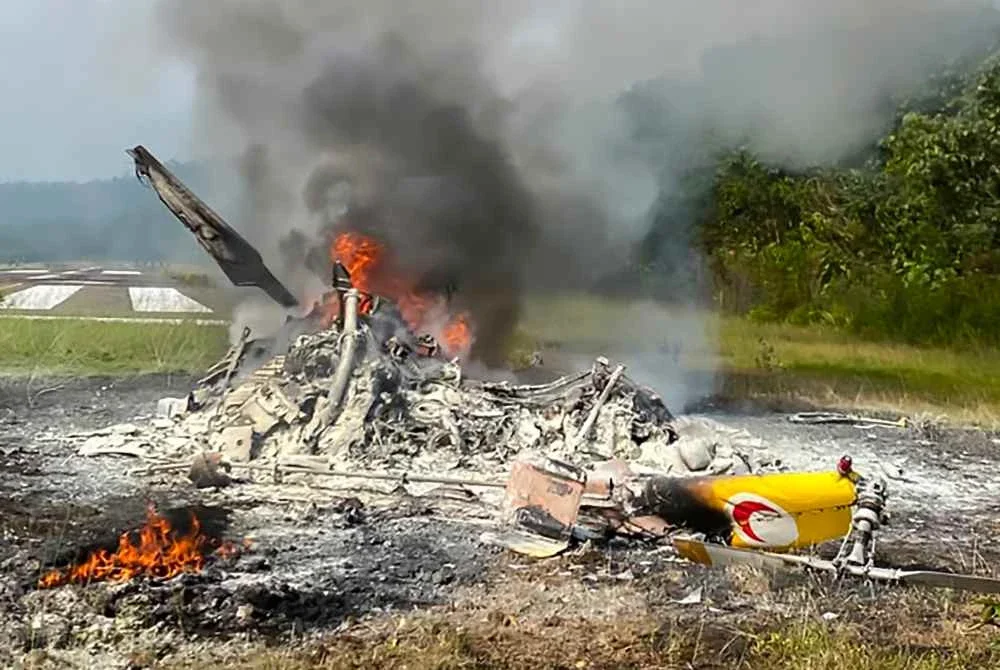 Sebuah helikopter BO-105 yang membawa lima penumpang termasuk juruterbang terhempas berdekatan Long Lellang Short Take-Off and Landing Airport (STOLport), kira-kira 929 kilometer dari Kuching.