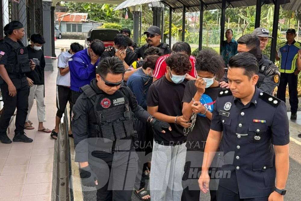 Kesemua tertuduh dihadapkan ke Mahkamah Majistret Gurun pada Khamis atas dakwaan membunuh Muhammad Haikal, minggu lalu.