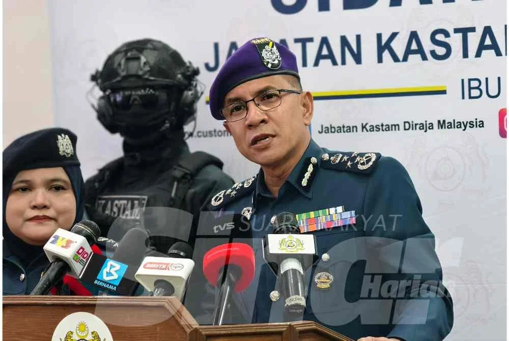 Amran ketika sidang akhbar di Ibu Pejabat JKDM pada Khamis.
