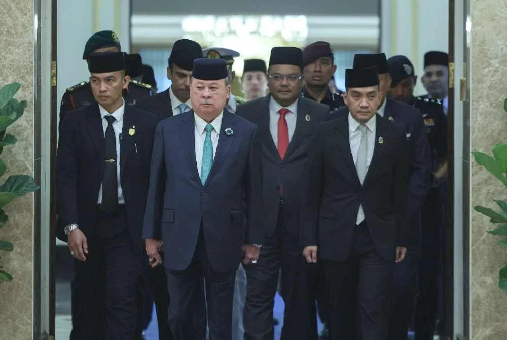 Agong berangkat hadiri hari kedua Mesyuarat Majlis Raja-Raja Agong berangkat hadiri hari kedua Mesyuarat Majlis Raja-Raja