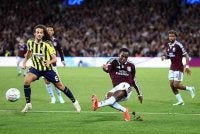 Penyerang Senegal, Nicolas Jackson (tengah) bersinar apabila menyumbat dua gol untuk Villa. Foto: Agensi