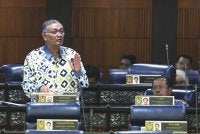 Shamsul Anuar pada sesi soal jawab di Dewan Rakyat pada Khamis. Foto Bernama
