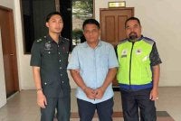 Seorang lelaki dijatuhi hukuman penjara setahun dan denda RM50,000 oleh mahkamahi selepas mengaku bersalah memiliki 120 biji telur penyu yang merupakan spesies haiwan dilindungi sepenuhnya di Sabah.