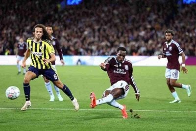 Penyerang Senegal, Nicolas Jackson (tengah) bersinar apabila menyumbat dua gol untuk Villa. Foto: Agensi