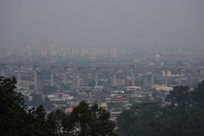 Sebanyak 34 kawasan merekodkan IPU tidak sihat setakat 9 pagi dengan Johan Setia di Selangor mencatatkan bacaan tertinggi 192. Foto Bernama