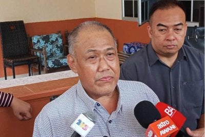 Khyar ketika ditemui di rumahnya di Kampung Parit Selamat Yong Peng, Batu Pahat.