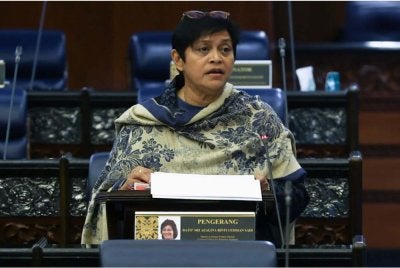 Azalina ketika sesi Penerangan Menteri sempena Mesyuarat Ketiga, Penggal Kelima, Parlimen ke-15 di Bangunan Parlimen pada Khamis. Foto Bernama