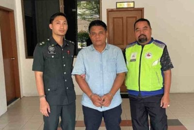 Seorang lelaki dijatuhi hukuman penjara setahun dan denda RM50,000 oleh mahkamahi selepas mengaku bersalah memiliki 120 biji telur penyu yang merupakan spesies haiwan dilindungi sepenuhnya di Sabah.