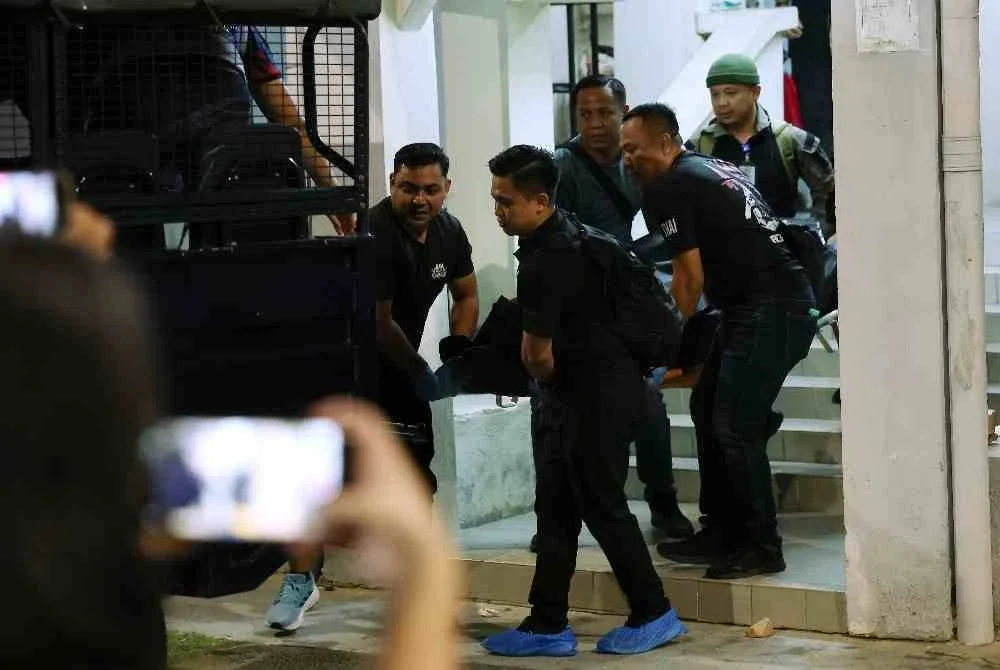  Seorang pegawai wanita Jabatan Kastam Diraja Malaysia (JKDM) ditemukan maut dipercayai dibunuh suaminya di Kuarters Lapangan Terbang Antarabangsa Kuala Lumpur (KLIA) di sini malam tadi. - Foto Bernama