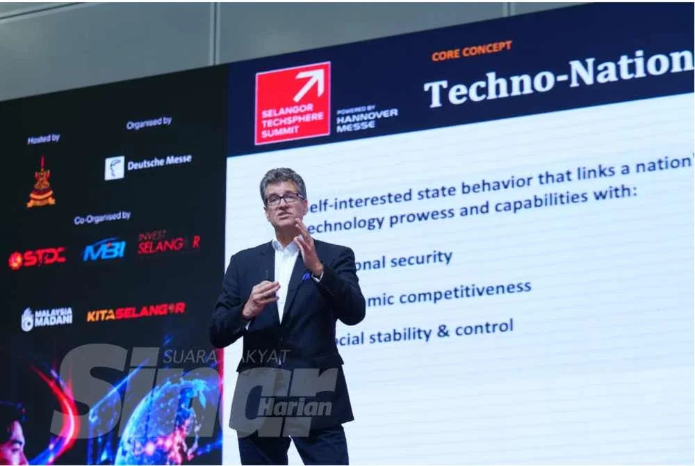 Ucaptama oleh pakar geopolitik dan teknologi global, Alex Capri, bertajuk 'Techno Nationalism: Strategic Competition in the 21st Century'. Foto: MOHD HALIM ABDUL WAHID