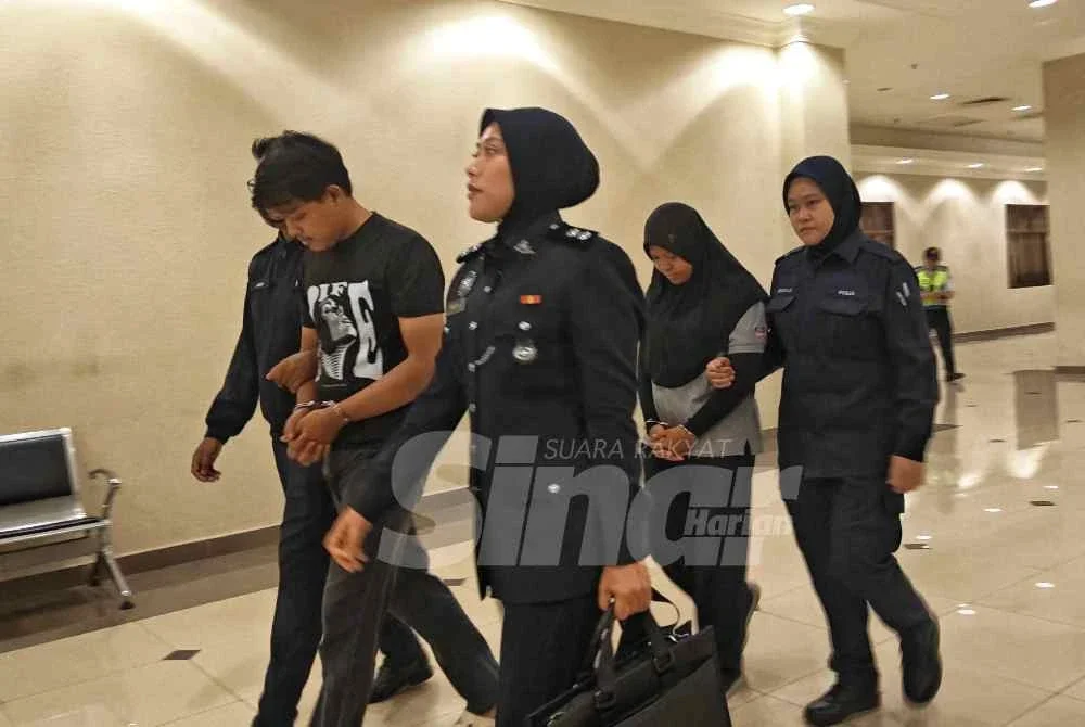 Seorang pengurus dan pembantu pengurus sebuah rangkaian restoran makanan di Pekan didakwa di Mahkamah Sesyen Kuantan pada Jumaat atas sembilan pertuduhan pecah amanah membabitkan wang jualan syarikat berjumlah RM58,400.30.