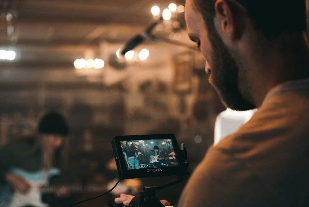 SELIDIKILAH rakaman video yang tular terlebih dahulu.
