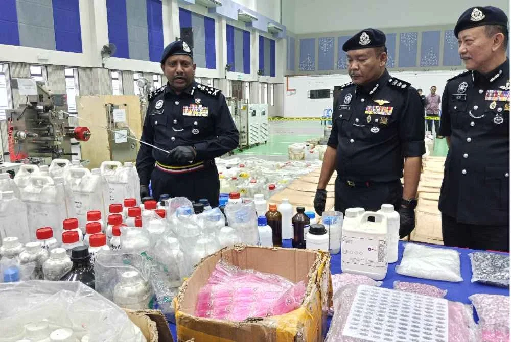 Polis merampas pelbagai jenis dadah bernilai RM18.19 juta yang dipercayai belum sempat diproses dan dipasarkan oleh sindiket berkenaan.